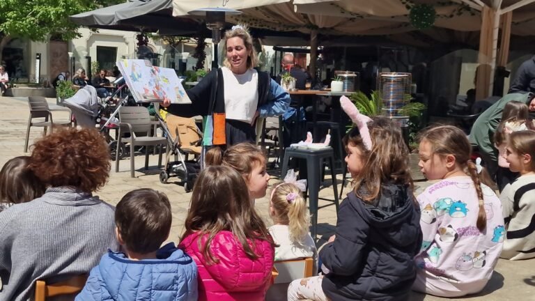 Πασχαλινό εργαστήρι γεμάτο παιδικά χαμόγελα στην Πλατεία Κονίτσης