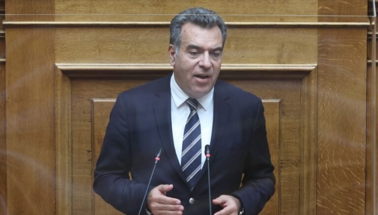 ΜΑΝΟΣ ΚΟΝΣΟΛΑΣ: «Να στηριχθεί η λειτουργία των αθλητικών σωματείων στα νησιά, να μην αποκλειστούν άνθρωποι που προσφέρουν σε αυτά»