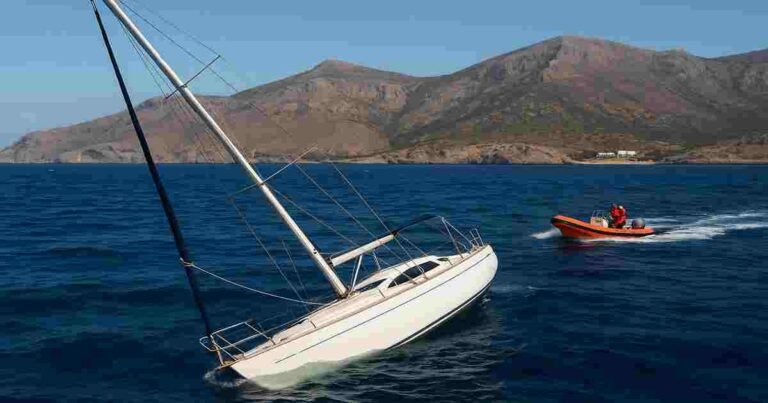 🛥️ Βύθιση ιστιοφόρου σκάφους στην Κάσο – Δύο επιβάτες σώοι