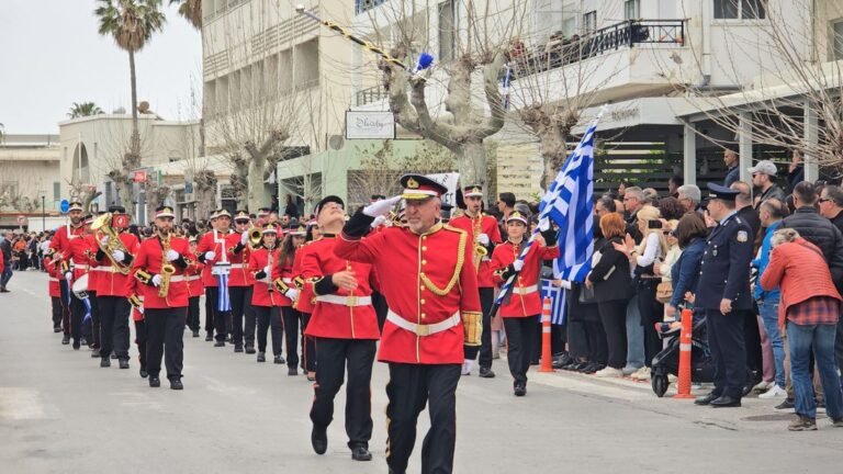 Παρέλαση της Φιλαρμονικής Κώων «Παναγιώτης Τσακανιάς» στο κέντρο της πόλης το Σάββατο 12 Ιουλίου