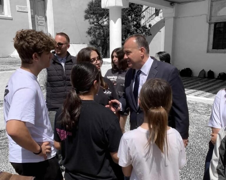 Συγχαρητήριο μήνυμα Γιάννη Παππά για την ανακοίνωση των βάσεωντων πανελληνίων εξετάσεων.