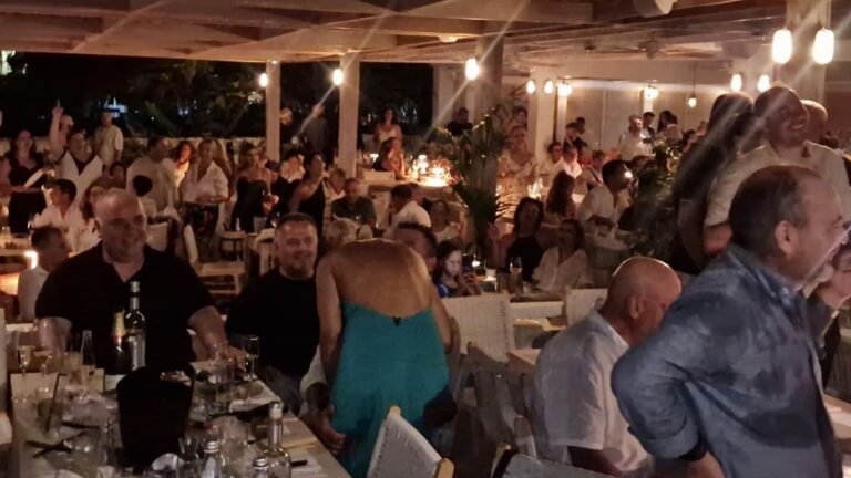 Μαγική βραδιά με τον Πασχάλη στο “Fiftish” της Κω