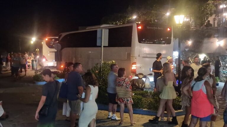 Κυκλοφοριακό χάος στη Ζιά: Μπλοκαρίστηκαν για πάνω από μία ώρα λόγω κακής στάθμευσης