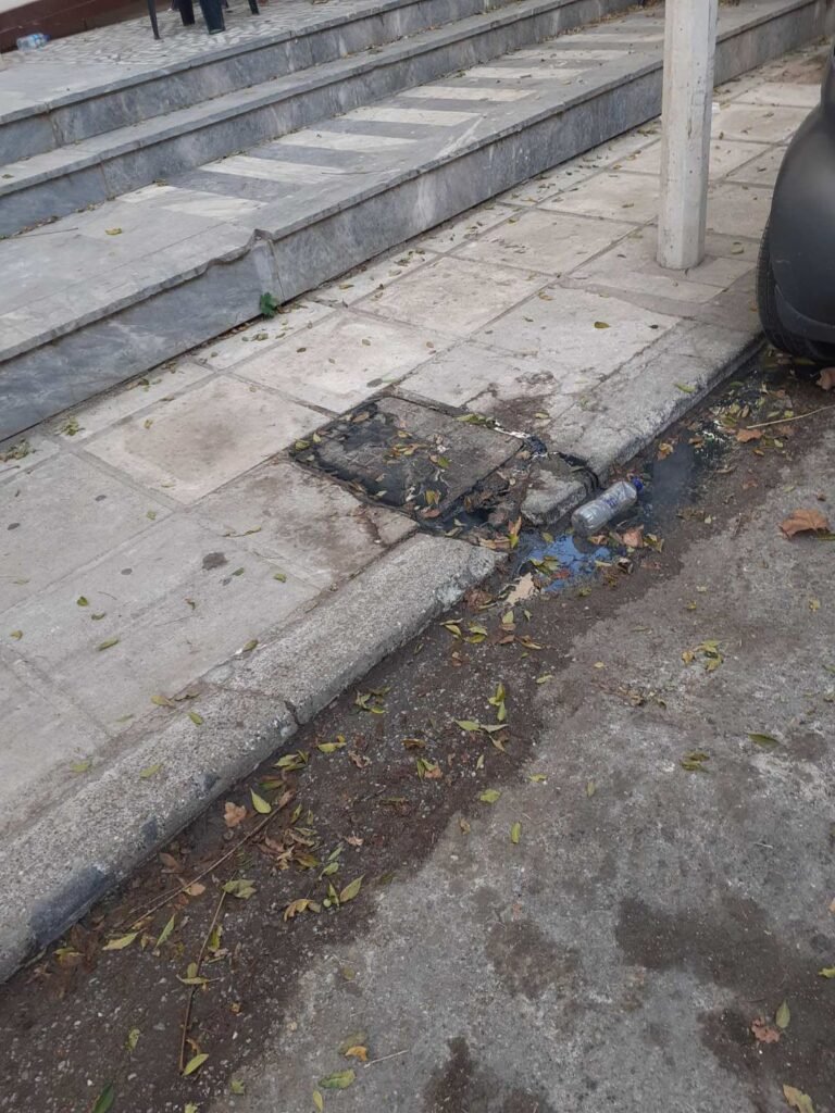Λύματα στην οδό Βεροιοπούλου – Διαμαρτυρίες κατοίκων για δύο εβδομάδες χωρίς λύση