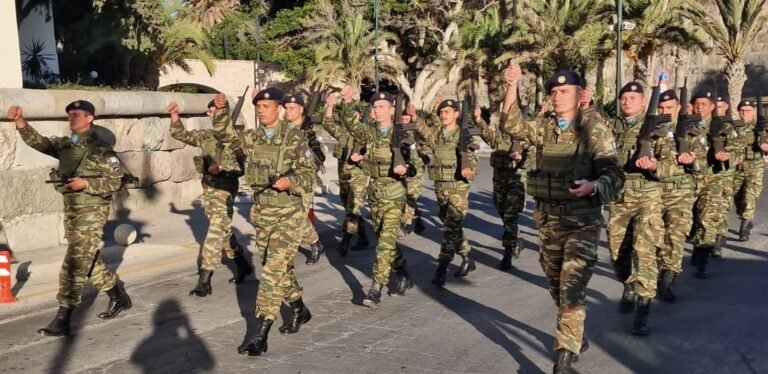 Με τη Φιλαρμονική της 80 ΑΔΤΕ η καθιερωμένη έπαρση της Σημαίας στο Διοικητήριο Κω