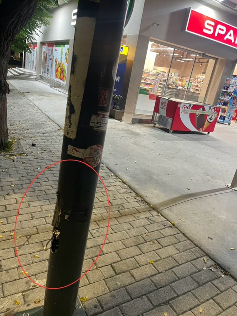 Κίνδυνος στο κέντρο της πόλης: Εκτεθειμένα καλώδια κοντά στα ΚΤΕΛ