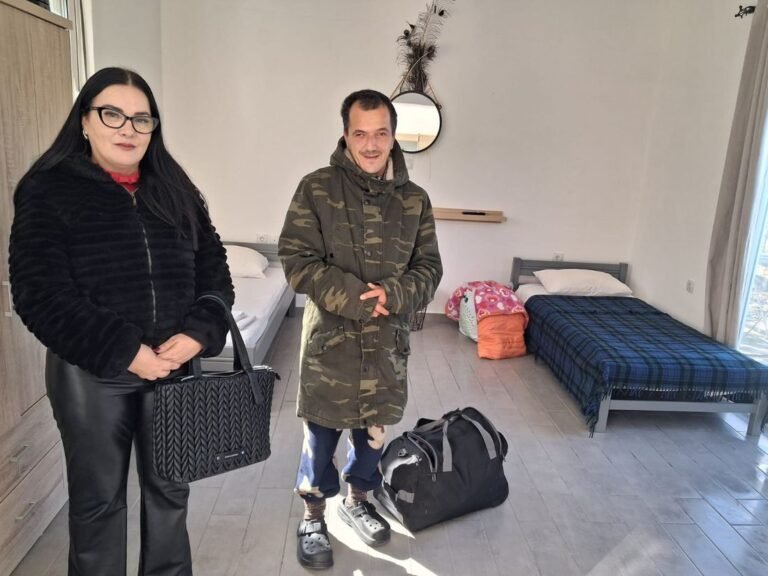 Στέγη και σίτιση σε άστεγο με τη συνδρομή Βακούφ και ΣΕΠΕΚΩ