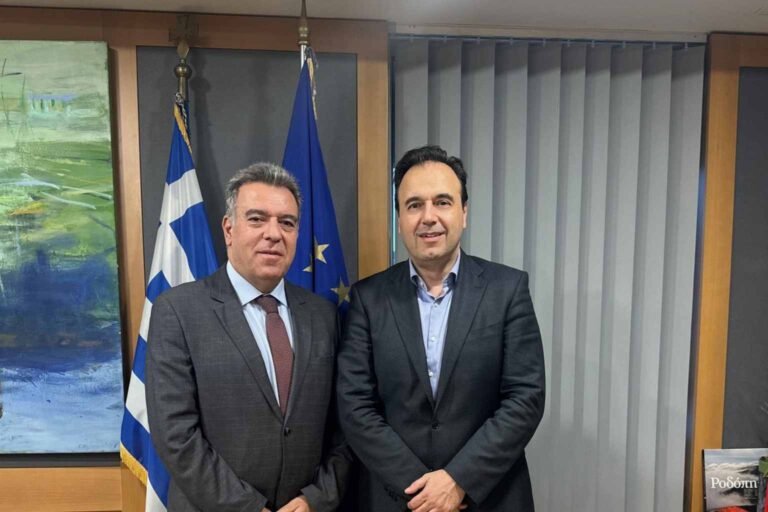 ΜΑΝΟΣ ΚΟΝΣΟΛΑΣ: «Τοποθετούνται αναμεταδότες για ψηφιακό τηλεοπτικόσήμα σε Κάσο, Λειψούς, Τήλο και Χάλκη. Σε νέο διαγωνισμό θα μπουν καιαναμεταδότες και σε άλλα νησιά και περιοχές της Δωδεκανήσου»