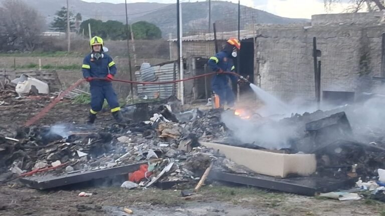 Φωτιά στο Τιγκάκι σε περιοχή με μπάζα και απορρίμματα – Άμεση επέμβαση της Πυροσβεστικής