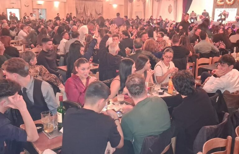 Ξεσήκωσε τη «Φαντασία» ο Γρηγόρης Σαμόλης – Μεγάλη βραδιά διασκέδασης από τον Α.Ο. Πυλίου