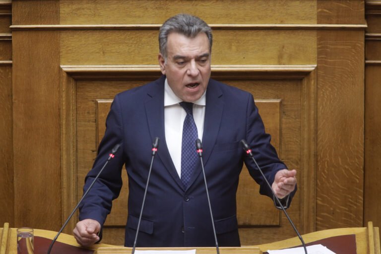 ΜΑΝΟΣ ΚΟΝΣΟΛΑΣ: «Nα ενταχθεί το Κέντρο Υγείας Πάτμου στο πρόγραμμα οικονομικής ενίσχυσης για τους γιατρούς που υπηρετούν σε απομακρυσμένα νησιά»