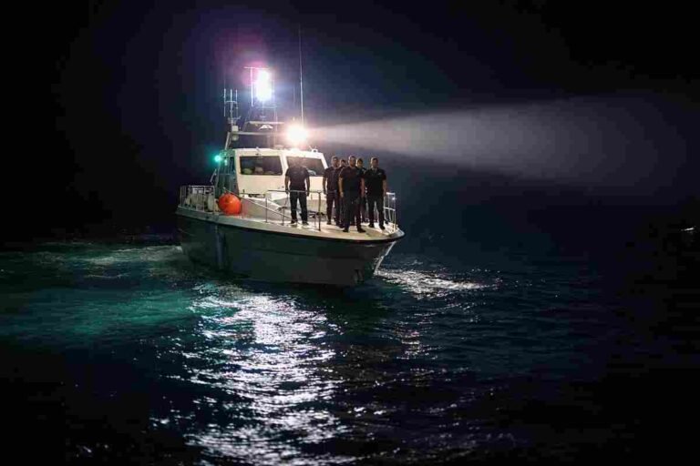 ​Μαύρη Μέρα στο Αιγαίο: 18 Νεκροί σε Πολύνεκρο Ναυάγιο στα Ανοικτά του Μπόντρουμ