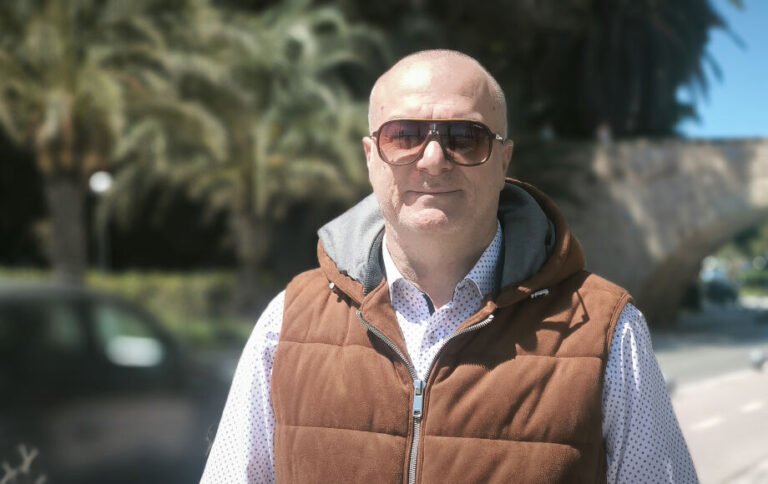 Κώστας Βασιλάκης: Το Νέο Τραγούδι «Αυτό το Καλοκαίρι» και η Χρήση της AI στη Μουσική