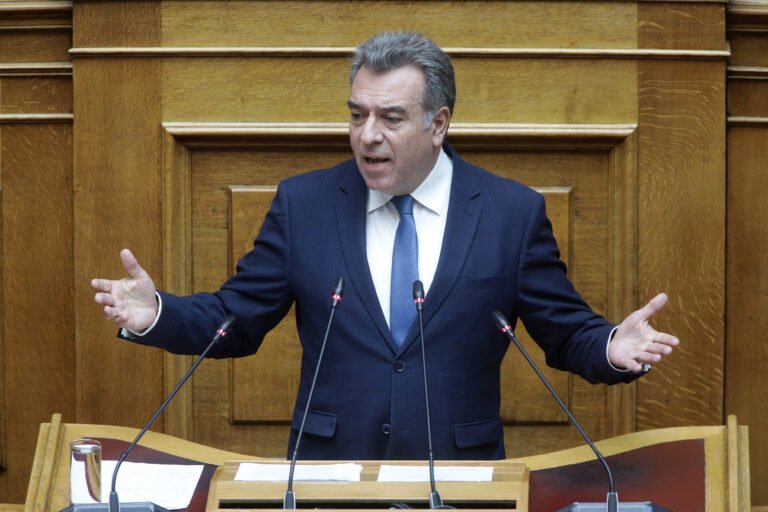 Μάνος Κόνσολας: Νέα σχολικά λεωφορεία για τα Ειδικά Σχολεία των Δωδεκανήσων