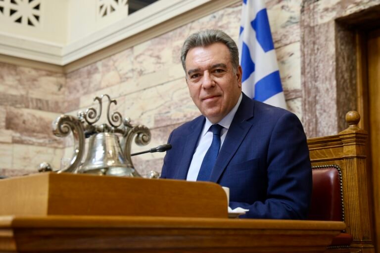 Μάνος Κόνσολας: Λύση για τα «Τυφλά» Οικόπεδα και τους Αγροτικούς Δρόμους