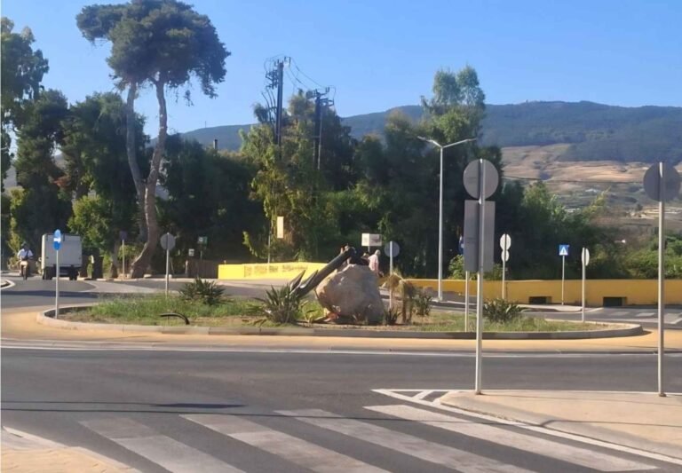 Αυτοκίνητο έπεσε σε κολώνα φωτισμού στη Μαρίνα Κω – Ευτυχώς χωρίς σοβαρούς τραυματισμούς
