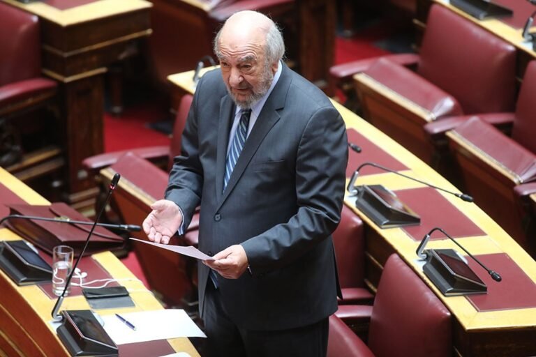 Γιώργος Νικητιάδης: «Ποιος θέλει το αιολικό πάρκο στη Νότια Ρόδο;» – Σκληρή κριτική στη Βουλή