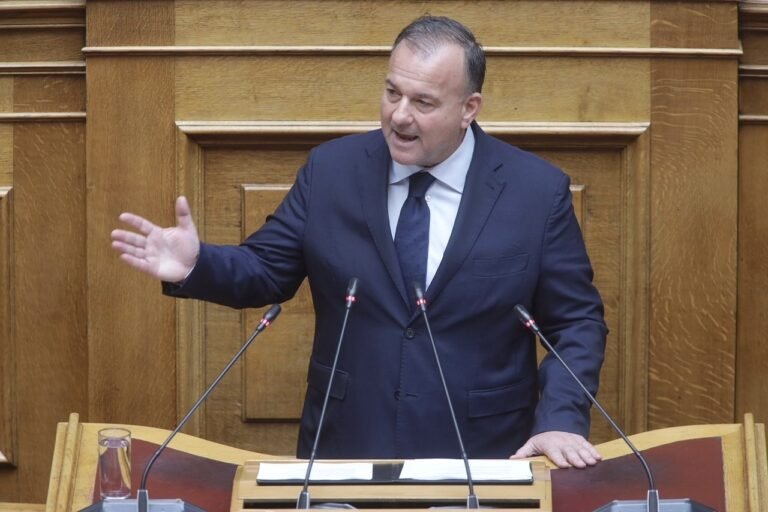 Γιάννης Παππάς: Νομοθετική λύση για τη χρήση αιγιαλού – Παράταση στις παραχωρήσεις έως το 2026