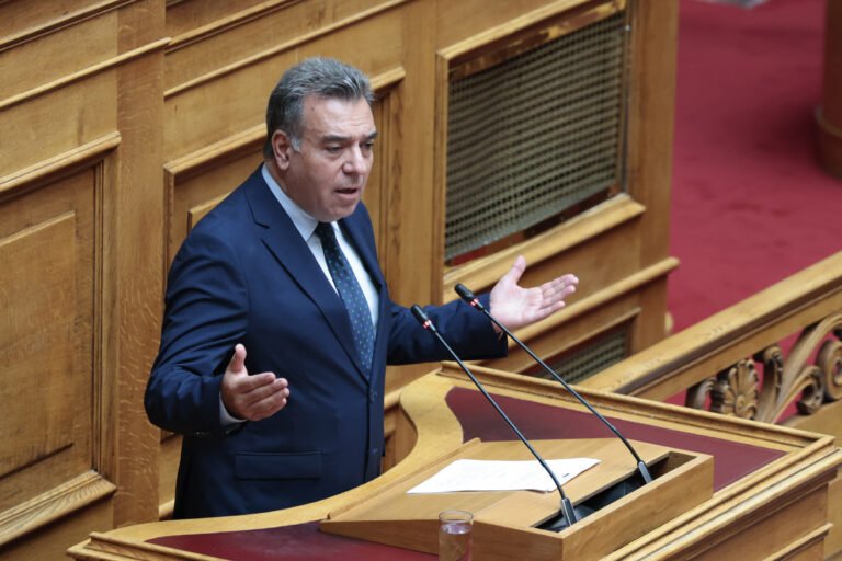 Μάνος Κόνσολας: Παρέμβαση για αφορολόγητο επίδομα ανεργίας στους εποχιακά εργαζόμενους τουρισμού